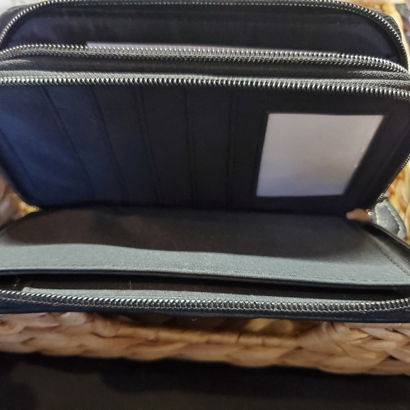 Black & Silver Wallet - Picture 6 of 9